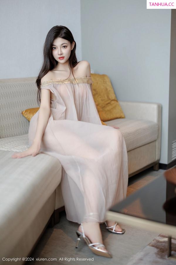   [XiuRen]高清写真图 2024.11.11 No.9426 初梦瑶 美腿性感第14张图片